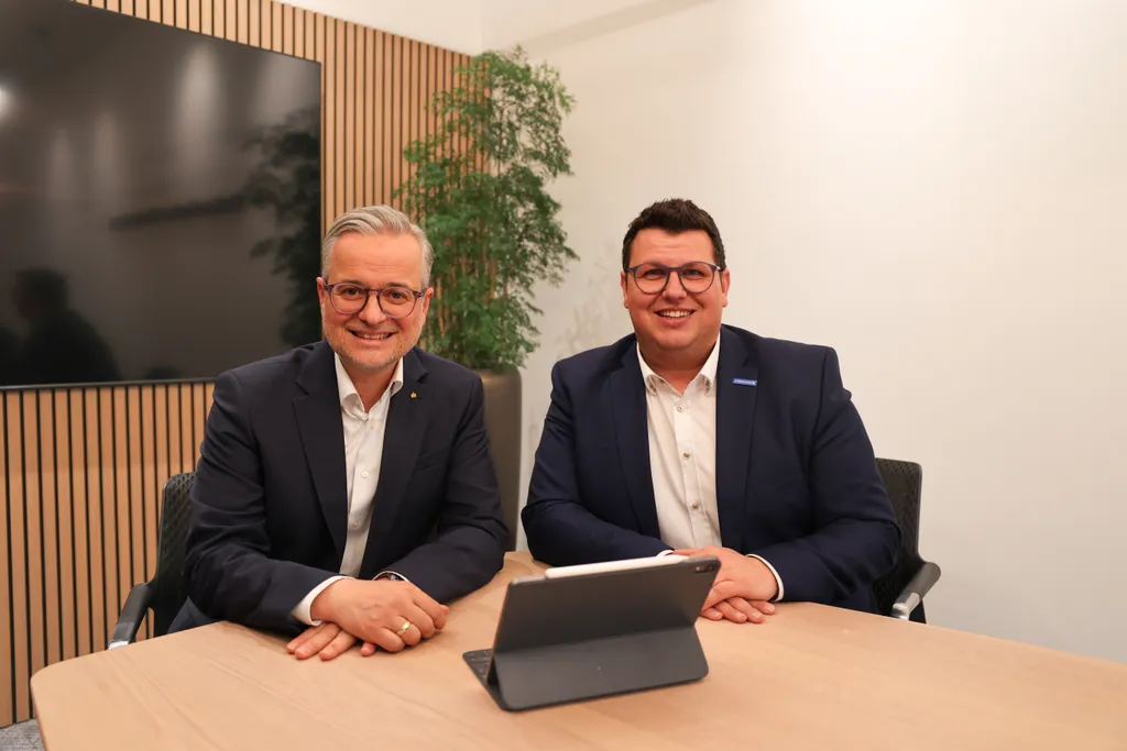 Dr. Christian Terink, Vorstandsvorsitzender der Sparkasse Mühlviertel‑West (SMW), und Bereichsleiter Roland Straußberger MSc