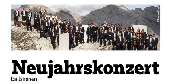 Plakat Neujahrskonzert mit Gruppenfoto des Orchesters in den Bergen