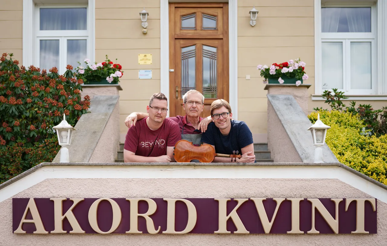 Akord Kvint – příběh firem ČS