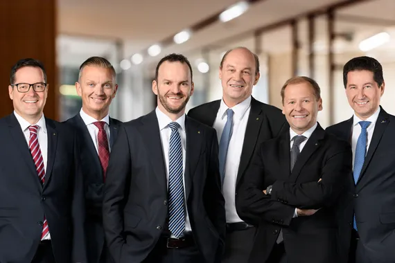 Die Vorstände der Vorarlberger Sparkassen v. l.: Mag. Martin Jäger, MBA (Dornbirner Sparkasse), Mag. Wolfgang Eichler (Sparkasse Bludenz), Jürgen Schneider (Sparkasse der Gemeinde Egg), Mag. Gerhard Lutz (Sparkasse Bregenz), Hermann Bachmann (Sparkasse Feldkirch) und Harald Giesinger (Dornbirner Sparkasse)